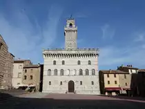 Montepulciano, Palazzo Comunale, erbaut im 14. Jahrhundert (21.05.2022)
