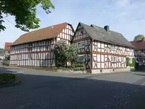 Holzhausen, Fachwerkh�user in der Kirchstra�e (17.05.2022)