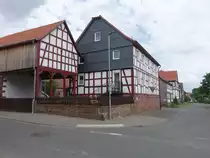 Schwabendorf, Fachwerkh�user in der Stra�e Sommerseite (17.05.2022)