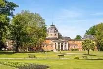 Das Badehaus 2 am 18.05.2022 im fast menschenleeren Kurpark von Bad Oeynhausen