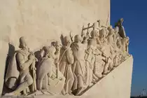 Die westliche Figurengruppe am Denkmal der Seefahrer (Padr�o dos Descobrimentos) in Lissabon. (Januar 2017)