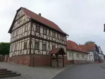 Dankmarshausen, Fachwerkh�user in der Schulstra�e (05.06.2022)