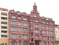 Berlin - Aussicht am 11. Juni 2022 auf das historische Geb�ude am Ufer der Spree, die zum mittelalterlichen Nikolai-Viertel in Berlin geh�rt.