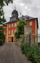 Durch die Sendung Bares f�r Rares ist das kleine Barockschlo� Brandenstein in Ranis bekannt geworden.
Hier lebt der bekannte H�ndler Fabian Kahl! Die Aufnahme entstand am 11.06.2022 von der Zufahrt zum Schlo� aus gesehen.