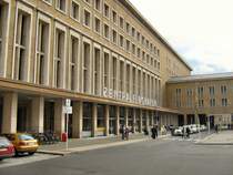 Flughafengeb�ude (Eingang) Berlin-Tempelhof.
2007