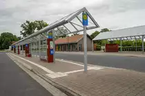 19.6.2022 - Mein sch�nes Zetel in Friesland - Unser zentrale Omnibusbahnhof ZOB. Am Sonntag ist der ziemlich verwaist. 