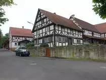 Erkshausen, historische Fachwerkh�user im Heideweg (04.06.2022)