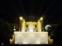 Der Wasserfall auf dem Platz der Kaskaden (Plaza de las Cascadas), so gesehen Ende Februar 2012 in Barcelona.