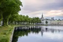 Pfaffenteich im Stadtteil Schelfstadt der mecklenburg-vorpommerschen Landeshauptstadt Schwerin. Aufnahme: 17. Juni 2022.