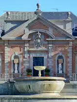 Der klassizistische Alb�niz-Palast wurde 1928 erbaut und ist die offizielle Residenz des spanischen K�nigshauses w�hrend der Aufenthalte in Barcelona. (Februar 2013)