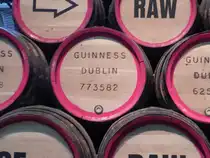 Bierf�sser am St. James’s Gate in Dublin am 14.09.2012. Seit 1759 wird hier das ber�hmte irische Stout (dunkeles Bier) gebraut. Gegr�ndet von Arthur Guinness, geh�ren inzwischen alle Guinness-Bauereien zum britischen Diageo-Getr�nkekonzern mit Sitz in London. Die Guinness- Brauerei geh�rt zu der Topmarken dieser Stadt und kennzeichnet wie kaum eine andere Marke den Lebensstiel von Dublin. Dieses Bild abzulehnen bedeutet Ignoranz gegen�ber der irischen Identit�t. Bitte zur Abstimmung stellen!