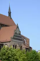 Hansestadt Wismar - S�dansicht der Nikolaikirche. Die Nikolaikirche ist als Teil der Wismarer Altstadt seit 2002 auf der Liste des UNESCO-Weltkulturerbes verzeichnet. Aufnahme: 18. Juni 2022.