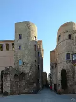 Die romanischen T�rme (Torres Romanes) in Barcelona, welche Teil einer historischen Mauer aus der R�merzeit sind. (Februar 2013)
