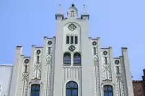 Hansestadt Schwerin - Hausgiebel an Nr. 22, Caf� Seestern. Aufnahme: 18. Juni 2022.