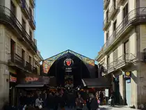 Im Bild der Haupteingang der an der Stra�e La Rambla in Barcelona gelegenen Markthallen des Mercat de la Boqueria. (Februar 2013)