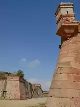 T�rme und Mauern des Castell de Montjuic, einer alten Milit�rfestung aus dem 17. Jahrhundert. (Februar 2012)