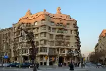 Das Casa Mil� von Antoni Gaud� wurde in den Jahren 1906 bis 1912 errichtet. (Barcelona, Februar 2012)