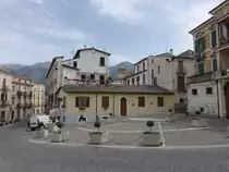 Sulmona, historische H�user an der Piazza Plebiscito (26.05.2022)