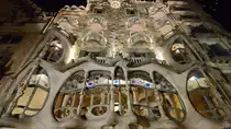Die von Antoni Gaud� im Baustil der Modernisme gestaltete Fassade der Casa Batll�. (Barcelona, Februar 2012)