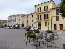 Atri, H�user in der Via Picena (27.05.2022)