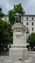 Dieses Denkmal in Mailand ist dem italienischen Ingenieur Giovanni Battista Piatti gewidmet, der Erfinder des Druckluftbohrers, einem Vorl�ufer des Presslufthammers war. (Juni 2014)