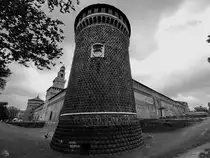 Das mittelalterliche Castello Sforzesco steht im Nordwesten der Altstadt von Mailand. (Juni 2014)