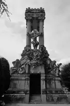 Das monumentale Grabmal des italienischen Politikers Ferdinando Bocconi, so gesehen Mitte Juni 2014 auf dem Zentralfriedhof von Mailand.