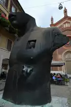 Die Bronzeskulptur  Grande Toscano  ist in Mailand zu finden. (Juni 2014)
