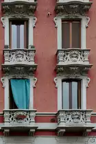 Ein Fenster-Quartett an einer H�userfront in Mailand. (Juni 2014)