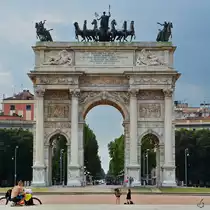 Der Friedensbogen (Arco della Pace) wurde von 1807 bis 1838 errichtet und soll an Europ�ischen Frieden von 1815 erinnern. (Mailand, Juni 2014)