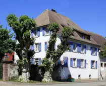 Holzhausen, das 1756 erbaute Schlo�, wegen Bauf�lligkeit 1962 abgebrochen, anschlie�end ein Neubau in alter Form und Gr��e, Juni 2022