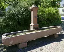 Holzhausen, der Sandsteinbrunnen von 1988, an der V�rstetter Stra�e, Juni 2022