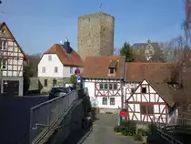 Cleeberg, Bergfried von 1050 und Fachwerkh�user in der Schlo�stra�e (12.03.2022)