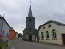 Wolwelingen, Pfarrkirche St. Peter und Paul in der Rue de Eglise, erbaut 1785 (22.06.2022)