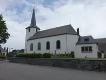 Bigonville, Pfarrkirche Saint-Quirinus, barocke Saalkirche von 1743, erbaut nach Pl�nen von Johann-Peter Knaus (22.06.2022)