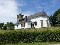 Mecher, Pfarrkirche Saint-Lambert in der Denkert Stra�e (22.06.2022)