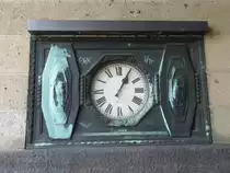 Hamburg am 28.3.2022: Landungsbr�cken, Uhrturm/Pegelturm, an der Nordseite befindet sich diese Uhr /