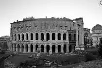 Das 13 vor Christus vollendete Marcellustheater war ein Theater im antiken Rom, welches heute noch in Form eines Wohnhauses existiert. (Dezebber 2015)