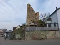 Burg Oberneisen, erbaut bis 1288 als Sitz der Ritter von Nesen, westliche Au�enwand noch erhalten (20.03.2022)