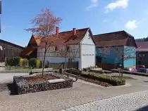 Gr�fenroda, Fachwerkh�user am Kellnerplatz (16.04.2022)