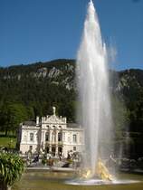 Schlo� Linderhof/Bayern,
gro�e 22m hohe Font�ne im Schlosspark,
Aug. 2007