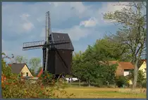 Die Bockwindm�hle von Sachsendorf wurde zwischen 1701 und 1709 f�r das Gut Patzetz errichtet. Seit 1991 wird sie vom Sachsendorfer M�hlenverein gepflegt und instandgesetzt. Am 11.09.2022 hatte sie anl�sslich des Tags des offenen Denkmals ge�ffnet.