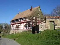 Elxleben, Fachwerkgeh�ft in der Wegeklinge (17.04.2022)