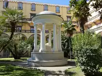 Neapel, kleiner Tempel im Kreuzgang des Chiostro die San Marcellino (23.09.2022)