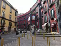 Neapel, H�user in der Via Salvator Rosa im Viertel Avvocata (23.09.2022)