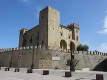 Crecchio, Castello Ducale, erbaut im 13. Jahrhundert, heute byzantinische und fr�hmittelalterliche Museum der Abruzzen (16.09.2022)