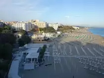 Termoli, Ausblick auf den Strand an der Lungomare Cristoforo Colombo (17.09.2022)