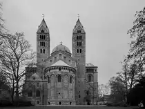 Der im 11. Jahrhundert errichtete Dom zu Speyer z�hlt zu den drei romanischen Kaiserdomen in Deutschland. (Dezember 2014)