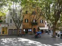 Frascati, H�user an der Piazza del Mercato (19.09.2022)