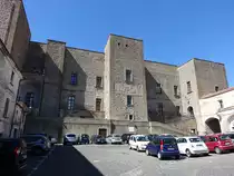 Sessa Aurunca, Castello Ducale an der Piazza Castello, erbaut um 960 (21.09.2022) 